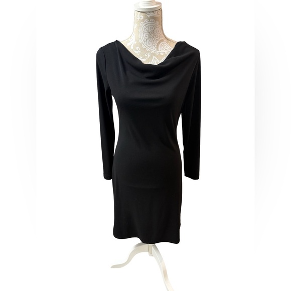 La Belle Classic Black Long Sleeve Dress
Size M - Picture 5 of 9